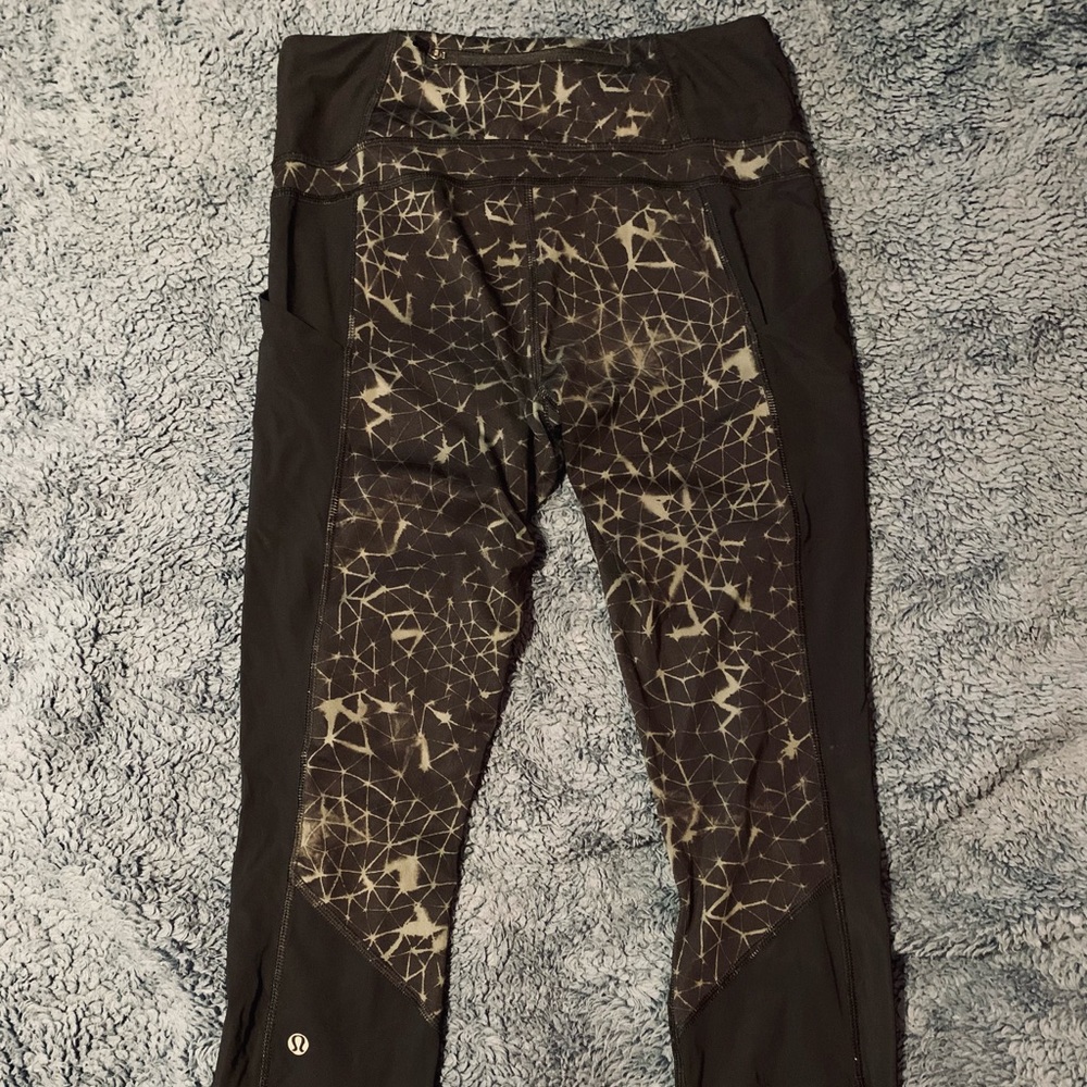 Lululemon long leggings with side pockets and zip pocket size 6